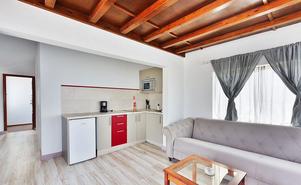 cuisine équipée et grande pièce à vivre de l'appartement La Graciosa à Lanzarote